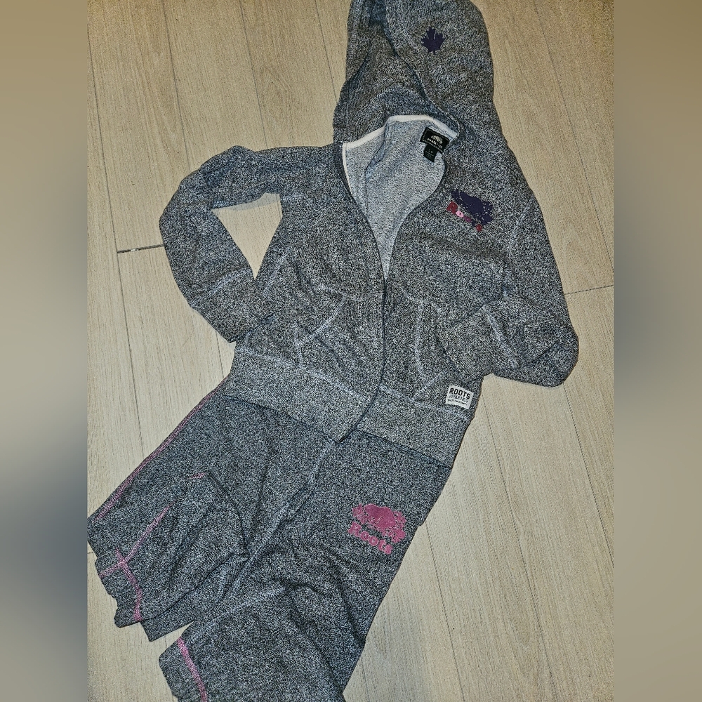 Girls Roots tracksuit sz 8
